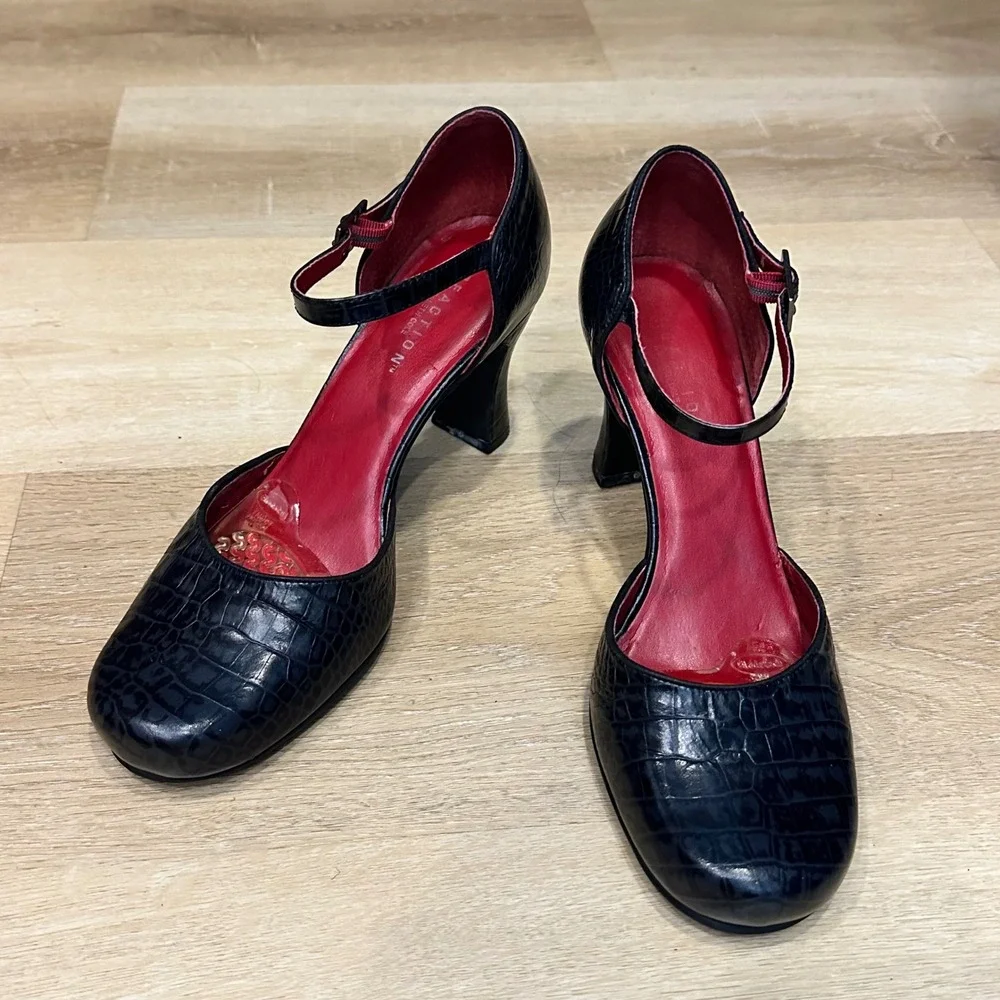 Kenneth Cole Reaction Black Croc Embossed Leather Mary Jane Heels Pumps 8 Dance
